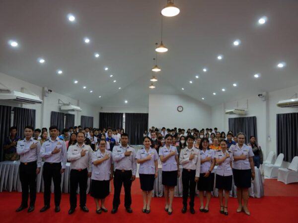 วันที่ 19 พฤษภาคม 2568 วิทยาลัยเทคโนโลยีอินเตอร์พัฒนศาสตร์จัดกิจกรรมโครงการปฐมนิเทศนักเรียน นักศึกษา และประชุมผู้ปกครอง ประจำปีการศึกษา 2568 โดยนางจตุพร บุผาชาติ ผู้อำนวยการวิทยาลัยเทคโนโลยีอินเตอร์พัฒนศาสตร์ ประธานในพิธีให้โอวาสและกล่าวเปิดงาน