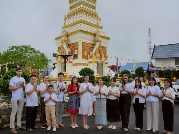 วันที่ 10 กรกฎาคม 2568 นางลักขณา สิทธิธรรม รองผู้อำนวยการฝ่ายบริหารทรัพยากร และนางสาวทิภวรรญ จำรักษา รองผู้อำนวยการฝ่ายวิชาการ พร้อมด้วยคณะครู-อาจารย์ร่วมกิจกรรมเนื่องในวันสำคัญทางศาสนา วันอาสาฬหบูชา และวันเข้าพรรษา ณ วัดสว่างสุวรรณาราม อำเภอเมืองนครพนม จังหวัดนครพนม